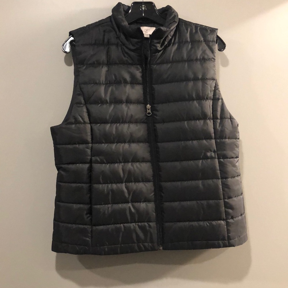 Black puffer vest